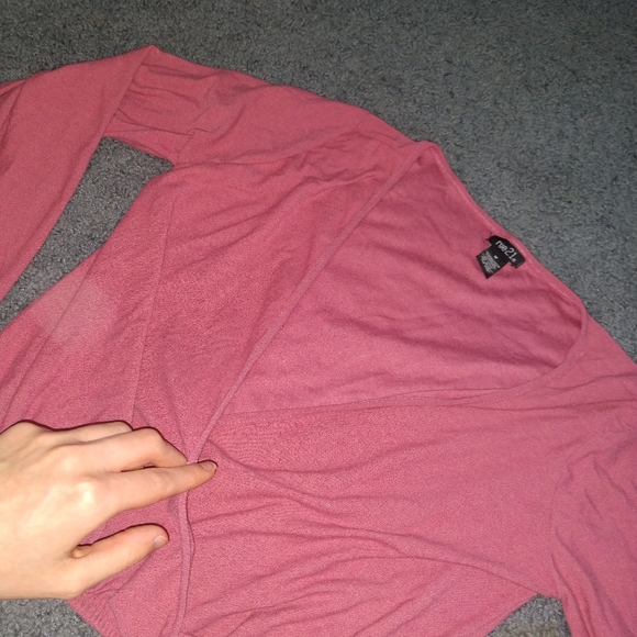 Long sleeve deep v-neck shirt - Picture 2 of 2